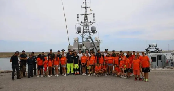 images La Guardia di Finanza di Crotone incontra i giovani partecipanti al progetto "Anch'io sono la Protezione civile"
