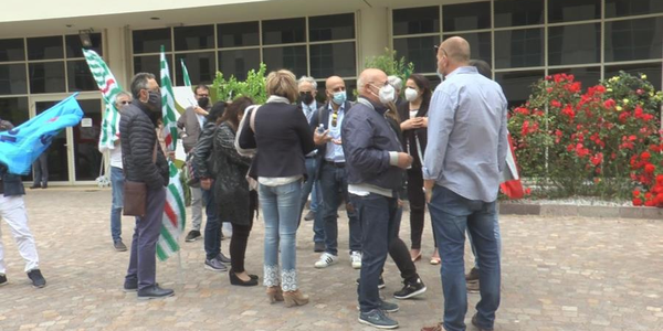images Vertenza Corap. Il sit-in dei lavoratori davanti alla Cittadella regionale