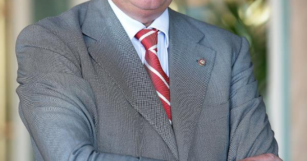 images Coronavirus.  Il principe Carlo di Borbone dona un generoso contributo all'ospedale "Pugliese" di Catanzaro (Video)