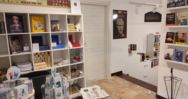 Inaugurata a Catanzaro "Libreria Coriolano": un nuovo salotto culturale per Corso Mazzini images Inaugurata a Catanzaro "Libreria Coriolano": un nuovo salotto culturale per Corso Mazzini