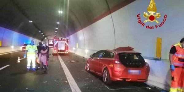 images Incidente in galleria sull'autostrada dopo lo svincolo di Tarsia: morto un finanziere