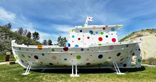 images Atti di vandalismo ai danni dell'opera di Massimo Sirelli, la solidarietà di FdI Crotone