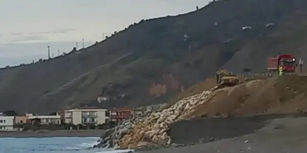 images Dopo le mareggiate riaperta la 'Tirrenica' ad Amantea 