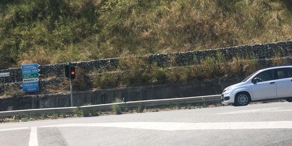 images Catanzaro, niente più semafori: avviati i lavori per la rotatoria su via Lucrezia della Valle  