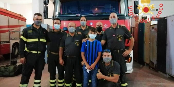 images Lamezia. Si infila un anello e non riesce più a toglierlo: soccorso dai Vigili del Fuoco un 12enne