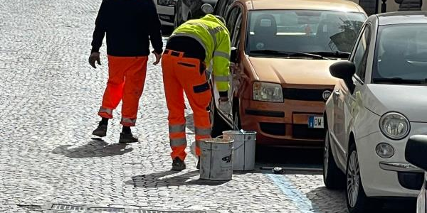 images Strisce bianche convertite in blu a Catanzaro, Commercianti e Artigiani Uniti: "Siamo sconcertati"