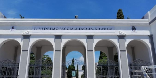 images Catanzaro, la "Festa del papà" si celebra al cimitero con una messa in suffragio dei defunti