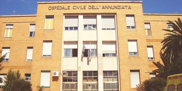 images "Una candela su ogni balcone": così Spezzano Albanese piange la giovane mamma morta a Cosenza  