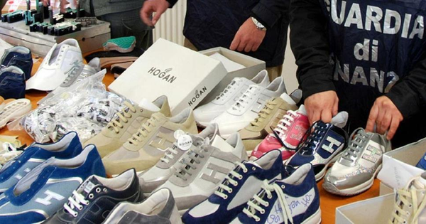 Negozio del falso scoperto a Reggio Calabria: sequestrati 800 articoli contraffatti images Negozio del falso scoperto a Reggio Calabria: sequestrati 800 articoli contraffatti