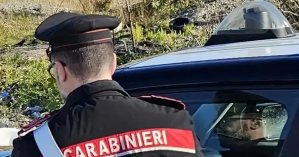 Gioia Tauro, fa sniffare cocaina sul cofano dell’auto e detiene hashish: arrestato images Gioia Tauro, fa sniffare cocaina sul cofano dell’auto e detiene hashish: arrestato