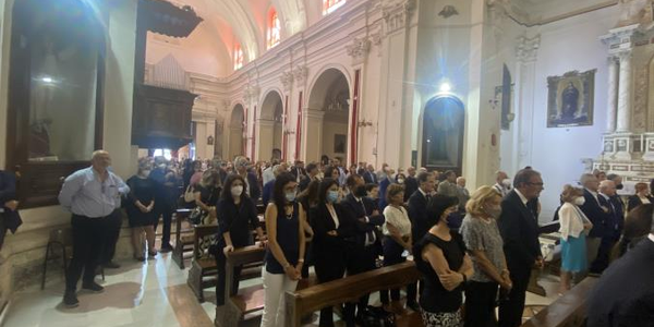 images Il funerale, Catanzaro dice addio al presidente Iannello: “Un uomo giusto” 