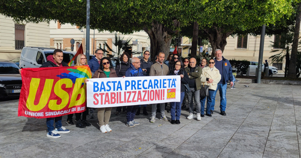 Ex tirocinanti ministeriali, USB ricevuta in Prefettura a Reggio: la mobilitazione prosegue images Ex tirocinanti ministeriali, USB ricevuta in Prefettura a Reggio: la mobilitazione prosegue