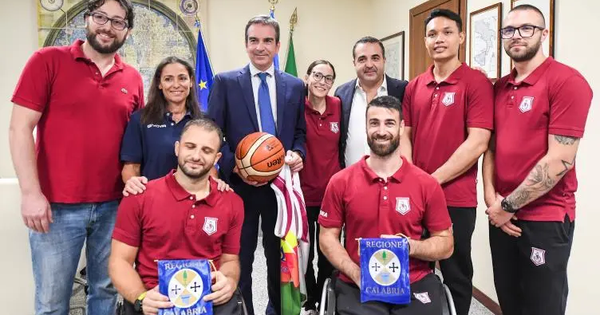 La Farmacia Pellicanò Reggio Bic ricevuta dal Governatore Roberto Occhiuto images La Farmacia Pellicanò Reggio Bic ricevuta dal Governatore Roberto Occhiuto