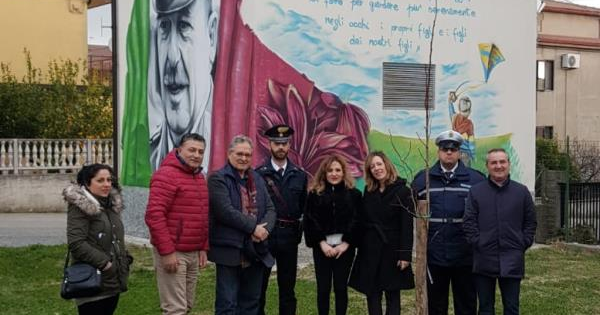 images Cultura 'verde' a Girifalco, piantumato un albero dono della senatrice Vono (Iv)