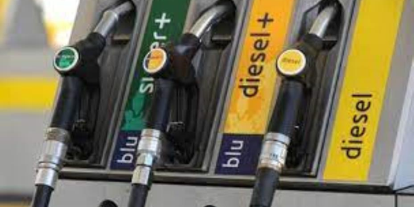 images Benzina. Codacons:  “Rincari per 324 euro annui. Se aumenteranno tariffe luce e gas, stangata 500 euro a famiglia”
