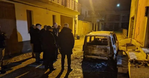 images Dopo l'aggressione arriva l'intimidazione per il parroco di Varapodio: incendiata l'auto
