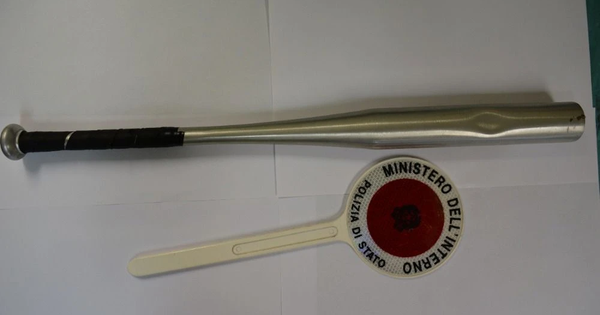 images Vibo, aggredisce un uomo in centro con una mazza da baseball: avviso orale all'autore del pestaggio