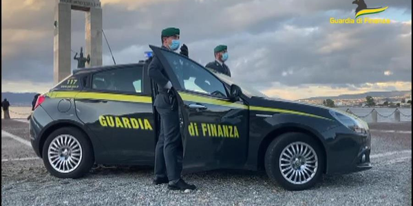 images Vibo Valentia, traffico di droga: sequestrati un chilo di cocaina e 5 di marijuana 