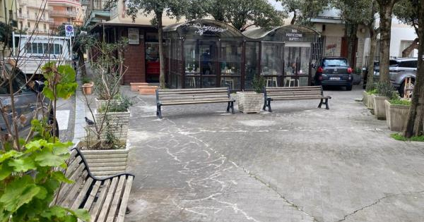 images Panchine a Gagliano e Conventino, rimossi i giochi bruciati a Siano, Capellupo: "Amministrazione attenta ai quartieri"