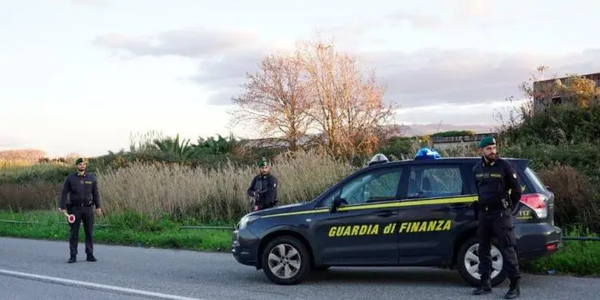 images Viaggiava sull’autostrada con 26 chili di cocaina. arrestato nell'area di servizio a Lamezia  