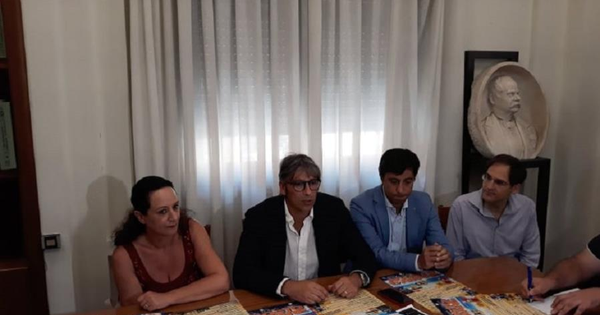 images Mi tradisce con una collega di lavoro. Lo devo perdonare?