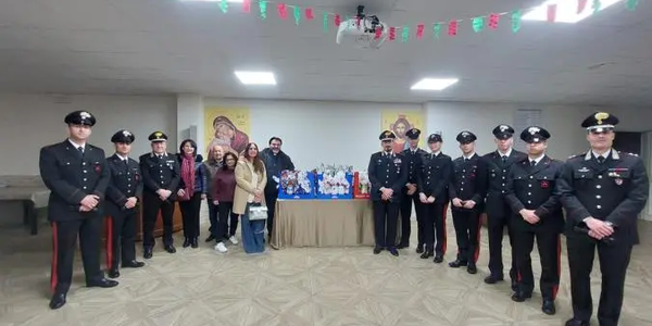 images Solidarietà, gli Allievi Carabinieri di Reggio donano uova pasquali ai bimbi bisognosi