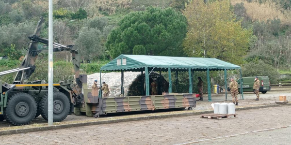 images Covid, a Catanzaro torna l'esercito: in allestimento la struttura per i tamponi nel quartiere Sala 