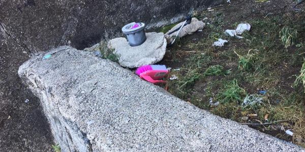 images Femminicidio a Pietragrande. L'assassino ha cercato di ripulire la scena del delitto  con una spazzola da bucato (FOTO)