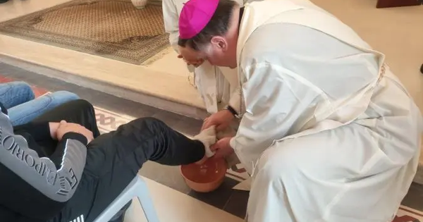 Celebrazione intensa all'IP per minorenni di Catanzaro con mons Maniago e la lavanda dei piedi ai detenuti images Celebrazione intensa all'IP per minorenni di Catanzaro con mons Maniago e la lavanda dei piedi ai detenuti