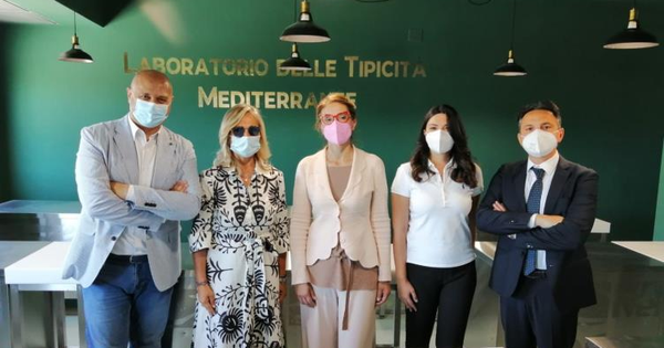 Crotone. Distretto del Cibo “Terre di Pitagora”: nuove prospettive con il Consorzio Turismo dell’Olio EVO DOP, IGP e BIO images Crotone. Distretto del Cibo “Terre di Pitagora”: nuove prospettive con il Consorzio Turismo dell’Olio EVO DOP, IGP e BIO