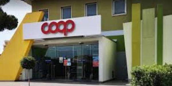 images Coronavirus. Salgono a tre i dipendenti della Coop di Catanzaro positivi al test. Tutti sono già in quarantena. Locali aperti e sanificati 