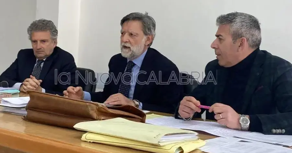 images Bando rifiuti, Azione: “Le parole di Nicola Fiorita sembrano fuori luogo”