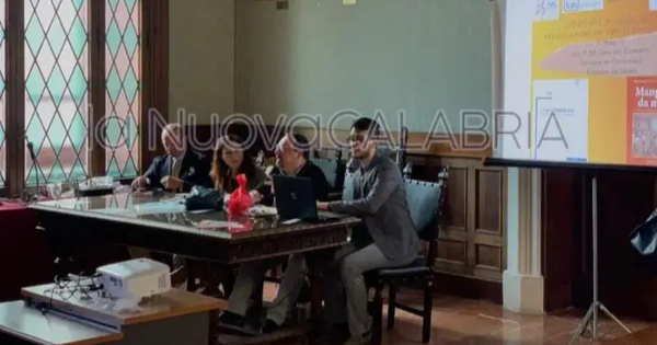 images Catanzaro, “Cannibalismo” e “Mangiare da matti” nei libri di Davide Costa
