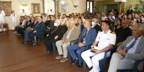 images Gioia Tauro, 13 neo diplomati del nautico ricevono i gradi da "Allievo ufficiale"