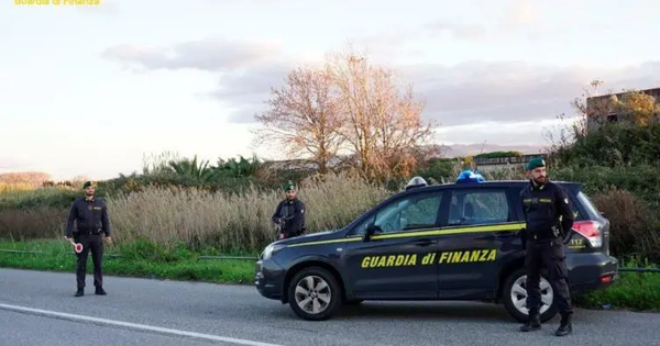 images Viaggiava sull’autostrada con 26 chili di cocaina. arrestato nell'area di servizio a Lamezia  