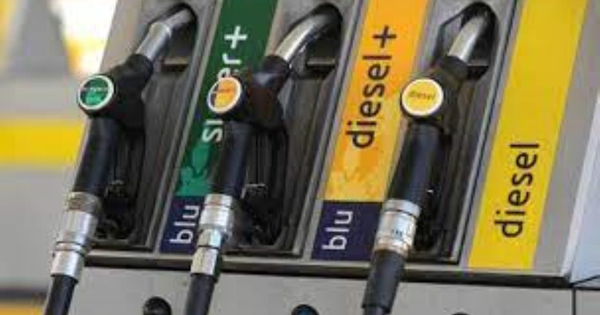 images Benzina. Codacons:  “Rincari per 324 euro annui. Se aumenteranno tariffe luce e gas, stangata 500 euro a famiglia”
