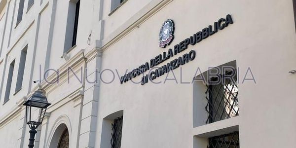 images 'Ndrangheta, maxi operazione della Dda di Catanzaro: oltre 200 arresti (I NOMI)