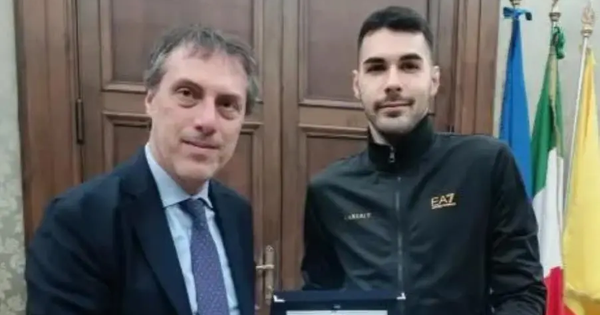 images Catanzaro, il sindaco premia il vicecampione nazionale di Taekwondo Francesco Gareri 