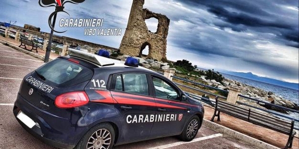 images Taurianova, donna tenta il suicidio in casa: salvata dai carabinieri 