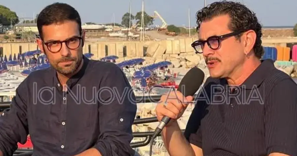 MGFF, Vinicio Marchioni presenta il suo libro “Tre notti”: «Bello tornare nella mia terra d’origine»
images MGFF, Vinicio Marchioni presenta il suo libro “Tre notti”: «Bello tornare nella mia terra d’origine»