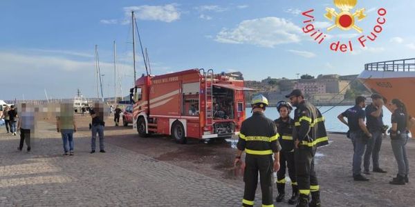 images Esplosione a bordo di un'imbarcazione a Crotone: 3 morti e 2 feriti