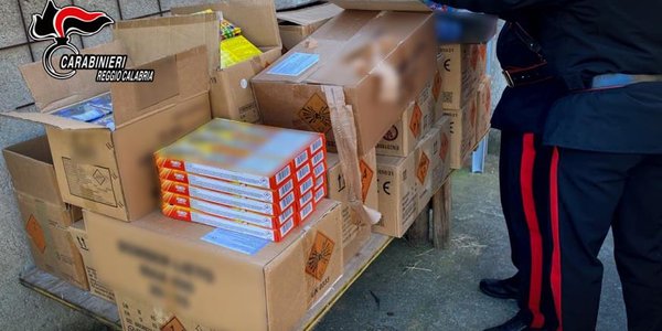 images Sequestrati oltre 120 chili di fuochi d’artificio illegali nel Reggino, 31enne denunciato 