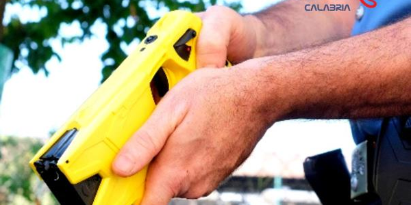images A Lamezia Terme l’ennesima aggressione, NSC: “Quanti carabinieri dovranno rischiare la vita prima di dotarli tutti di Taser?”