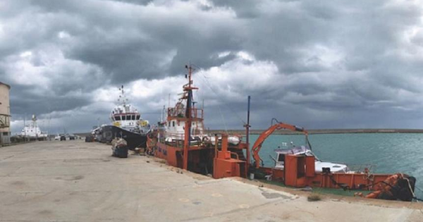 Porti, ripristinata la navigazione nel bacino vecchio di Crotone images Porti, ripristinata la navigazione nel bacino vecchio di Crotone