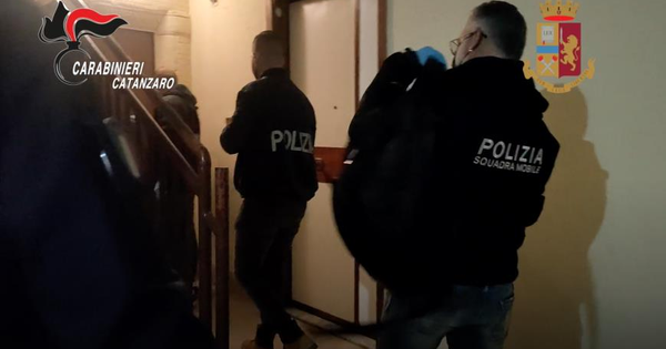 images Testamenti falsi per incassare l'eredità: 9 arresti nel catanzarese (NOMI E VIDEO)