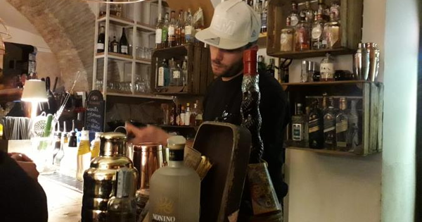 images Nuovo Dpcm. Enoteche con asporto fino alle 22, resta alle 18 per i bar senza cucina