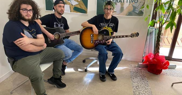 Punk Rock. I Macy's Parade in redazione per presentare il loro album "Crap" (LIVE) images Punk Rock. I Macy's Parade in redazione per presentare il loro album "Crap" (LIVE)