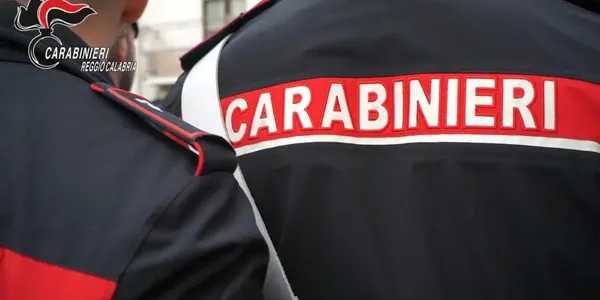 Catona (Rc), rompono il vetro di un’auto e usano carte di credito rubate: denunciati due giovani images Catona (Rc), rompono il vetro di un’auto e usano carte di credito rubate: denunciati due giovani