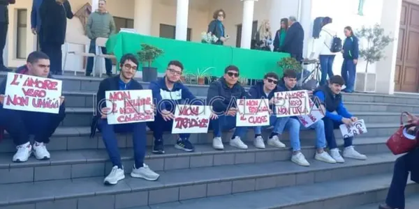 Mai più violenze sulle donne: l’iniziativa del l’Istituto ”I. I. Costanzo” di Lamezia Terme images Mai più violenze sulle donne: l’iniziativa del l’Istituto ”I. I. Costanzo” di Lamezia Terme