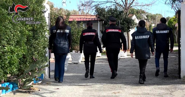 images Reggio Calabria, sequestrata una discarica abusiva e un'abitazione a picco sul mare 